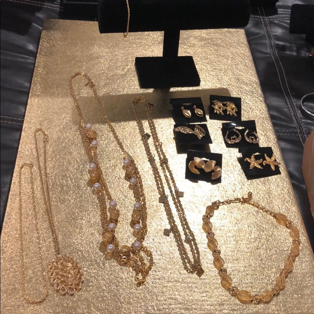 Gold jewelry lot
